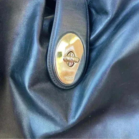 Coach solid black leather gold hardware 3 section shoulder bag purse - Picture 3 of 15